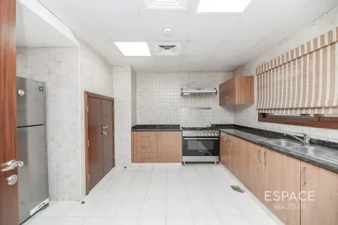 Townhouse in Jumeirah Islands, Dubai 4 bedrooms, 217 sq.m. № 62260 - photo 13