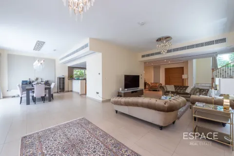 Villa in Legacy Nova Villas, Jumeirah Park, Dubai 4 bedrooms, 454 sq.m. № 62258 - photo 3