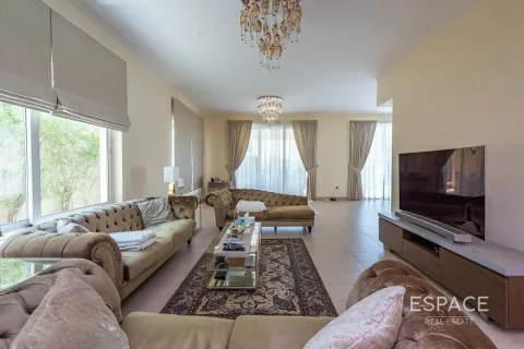 Villa in Legacy Nova Villas, Jumeirah Park, Dubai 4 bedrooms, 454 sq.m. № 62258 - photo 2