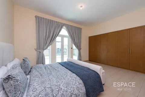 Villa in Legacy Nova Villas, Jumeirah Park, Dubai 4 bedrooms, 454 sq.m. № 62258 - photo 7