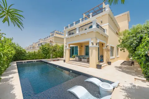 Villa in Legacy Nova Villas, Jumeirah Park, Dubai 4 bedrooms, 454 sq.m. № 62258 - photo 1