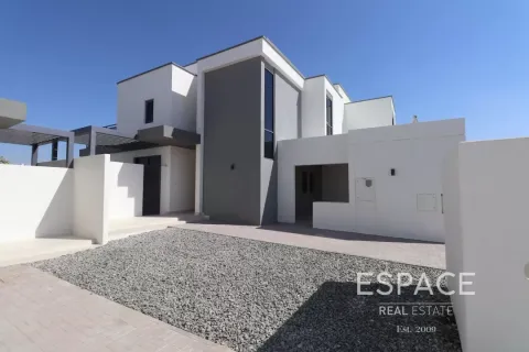 Villa in Dubai Hills Estate, Dubai 4 bedrooms, 230 sq.m. № 62254 - photo 1