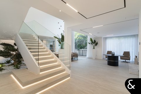 Villa en Jumeirah Islands, Dubai, 5 dormitorios, 581 m², № 78936 - foto 12