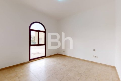 Снять в аренду таунхаус в Мудоне, Дубай: 4 спальни, 450м², № 22965 - фото 6