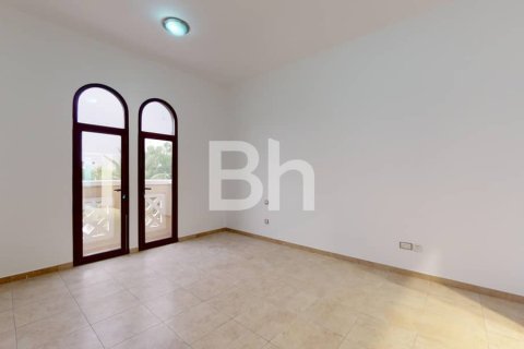 Снять в аренду таунхаус в Мудоне, Дубай: 4 спальни, 450м², № 22965 - фото 8