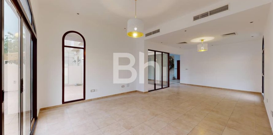 Таунхаус в Мудоне, Дубай, 4 спальни, 450м², № 22965