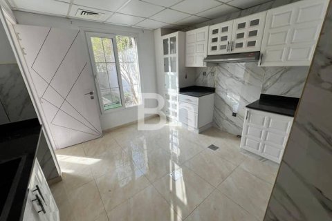 Townhouse in The Springs, Dubai 4 bedrooms, 332 sq.m. № 22969 - photo 2