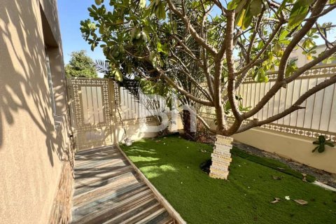 Townhouse in The Springs, Dubai 4 bedrooms, 332 sq.m. № 22969 - photo 21