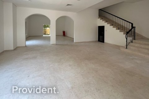 Villa en The Villa, Dubai, 5 dormitorios, № 2400 - foto 1