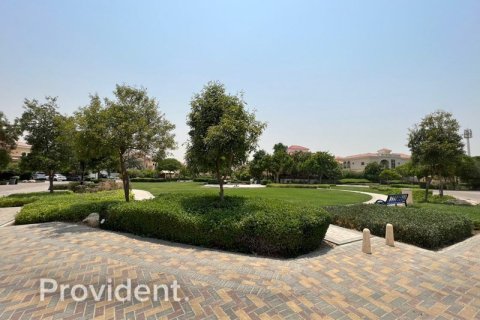 Villa en The Villa, Dubai, 5 dormitorios, № 2400 - foto 18
