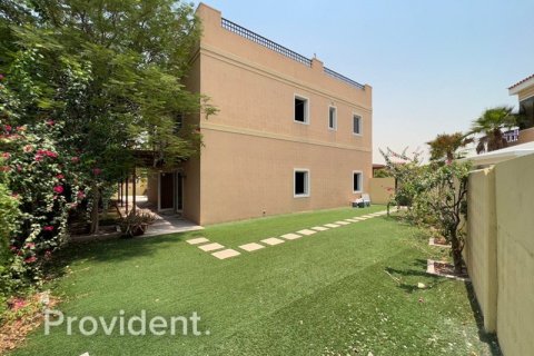 Villa en The Villa, Dubai, 5 dormitorios, № 2400 - foto 15