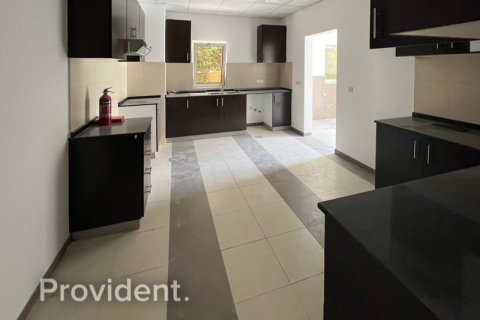 Villa en The Villa, Dubai, 5 dormitorios, № 2400 - foto 11