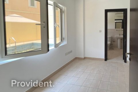 Villa en The Villa, Dubai, 5 dormitorios, № 2400 - foto 24