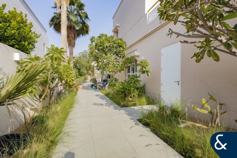 Villa in Maeen, The Lakes, Dubai 3 bedrooms, 351 sq.m. № 91332 - photo 27