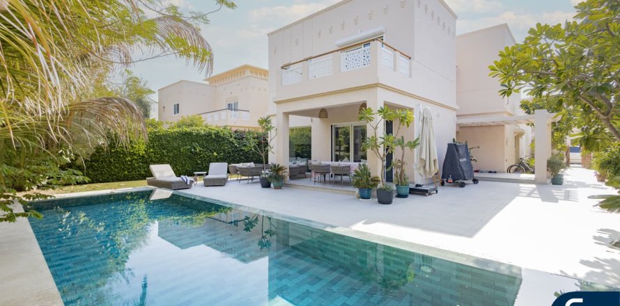Villa en Maeen, The Lakes, Dubai, 3 dormitorios, 351 m², № 91332