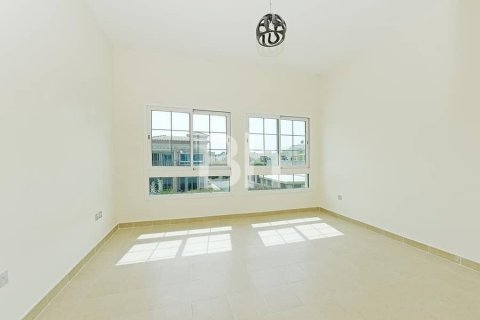 Villa à Jumeirah Village Triangle, Dubai, 2 chambres, 251 m², № 57833 - photo 2