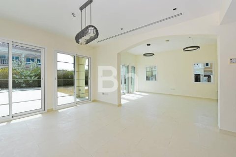 Villa à Jumeirah Village Triangle, Dubai, 2 chambres, 251 m², № 57833 - photo 9