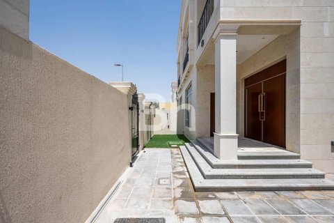 Villa à Nadd Al Sheba, Dubai, 6 chambres, 930 m², № 24071 - photo 2