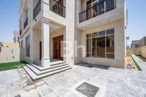 Villa à Nadd Al Sheba, Dubai, 6 chambres, 930 m², № 24071 - photo 3