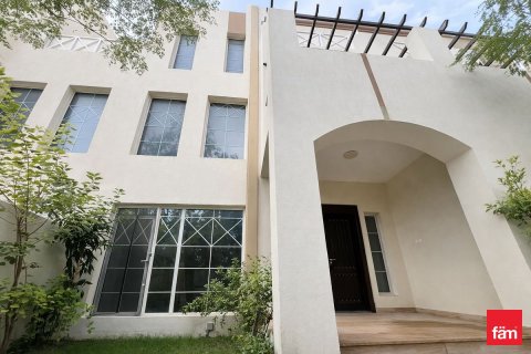 Снять в аренду таунхаус в Дубае: 5 спален, 280.6м², № 90618 - фото 3