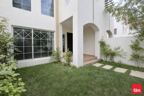 Снять в аренду таунхаус в Дубае: 5 спален, 280.6м², № 90618 - фото 2