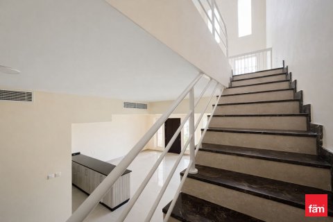 Снять в аренду таунхаус в Дубае: 5 спален, 280.6м², № 90618 - фото 15