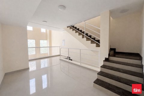 Снять в аренду таунхаус в Дубае: 5 спален, 280.6м², № 90618 - фото 14