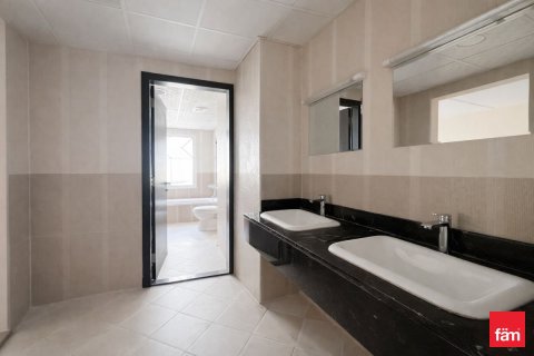 Снять в аренду таунхаус в Дубае: 5 спален, 280.6м², № 90618 - фото 16