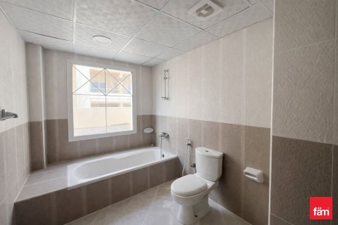 Снять в аренду таунхаус в Дубае: 5 спален, 280.6м², № 90618 - фото 17