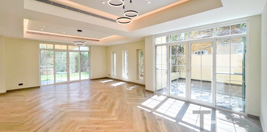 Вилла в Арабиан Ранчес, Дубай, 5 спален, 394м², № 13498