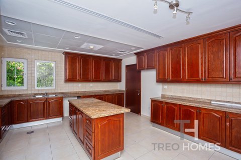 Снять в аренду виллу в Арабиан Ранчес, Дубай: 4 спальни, 361м², № 13511 - фото 11