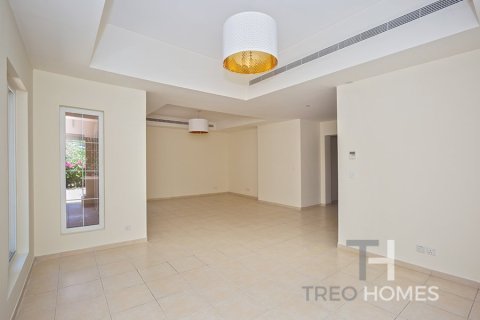 Снять в аренду виллу в Арабиан Ранчес, Дубай: 4 спальни, 361м², № 13511 - фото 5