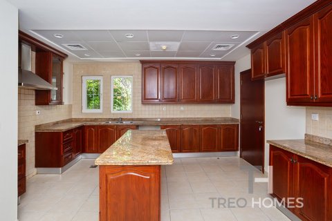 Снять в аренду виллу в Арабиан Ранчес, Дубай: 4 спальни, 361м², № 13511 - фото 10