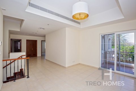 Снять в аренду виллу в Арабиан Ранчес, Дубай: 4 спальни, 361м², № 13511 - фото 17