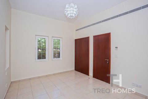 Снять в аренду виллу в Арабиан Ранчес, Дубай: 4 спальни, 361м², № 13511 - фото 8
