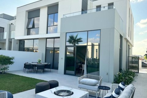Villa in Murooj Al Furjan, Al Furjan, Dubai 4 bedrooms, 322.9 sq.m. № 7160 - photo 1