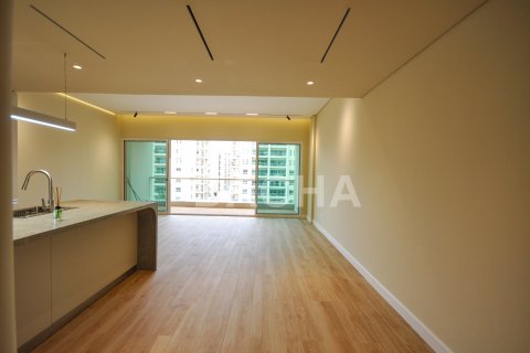 Apartment in Greens, Dubai 2 bedrooms, 121 sq.m. № 104876 - photo 18