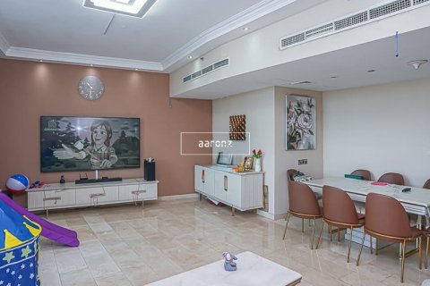 Снять в аренду квартиру в Дубай Марине, Дубай: 2 спальни, 183.9м², № 42530 - фото 2