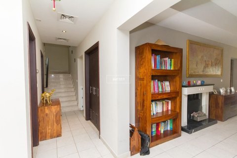 Снять в аренду виллу в Арабиан Ранчес, Дубай: 5 спален, 640м², № 42529 - фото 4