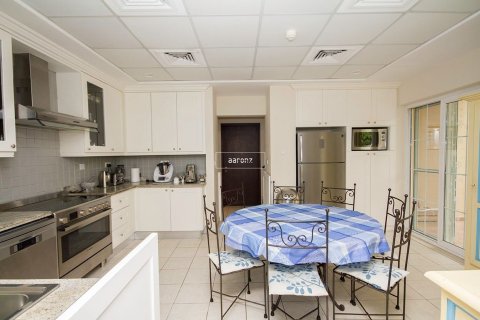 Снять в аренду виллу в Арабиан Ранчес, Дубай: 5 спален, 640м², № 42529 - фото 11