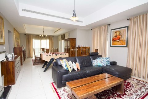Снять в аренду виллу в Арабиан Ранчес, Дубай: 5 спален, 640м², № 42529 - фото 2