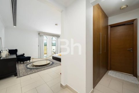 Villa in Jumeirah Park, Dubai 4 bedrooms, 782 sq.m. № 23391 - photo 4