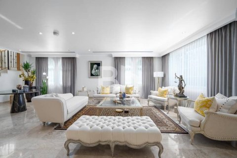 Villa in Jumeirah Park, Dubai 4 bedrooms, 782 sq.m. № 23391 - photo 8