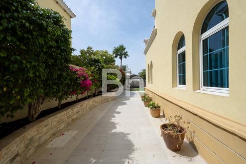 Villa in Jumeirah Park, Dubai 4 bedrooms, 782 sq.m. № 23391 - photo 2