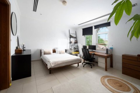 Villa in Jumeirah Park, Dubai 4 bedrooms, 782 sq.m. № 23391 - photo 13