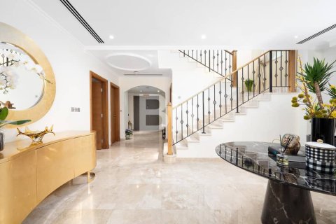 Villa in Jumeirah Park, Dubai 4 bedrooms, 782 sq.m. № 23391 - photo 18