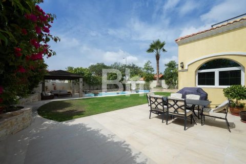 Villa in Jumeirah Park, Dubai 4 bedrooms, 782 sq.m. № 23391 - photo 10