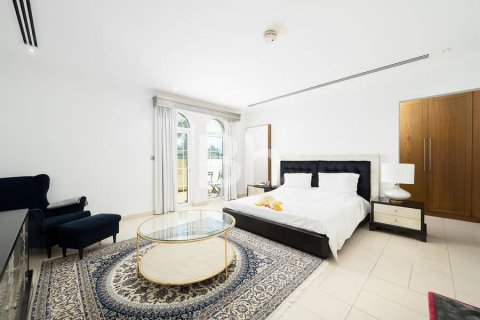 Villa in Jumeirah Park, Dubai 4 bedrooms, 782 sq.m. № 23391 - photo 11