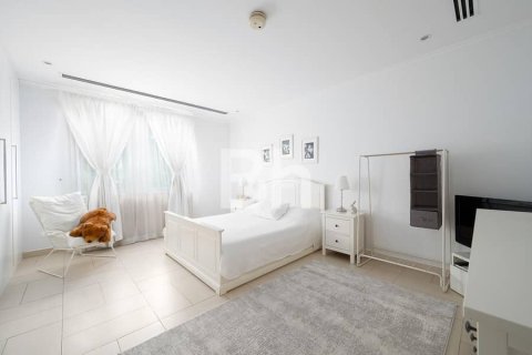 Villa in Jumeirah Park, Dubai 4 bedrooms, 782 sq.m. № 23391 - photo 9