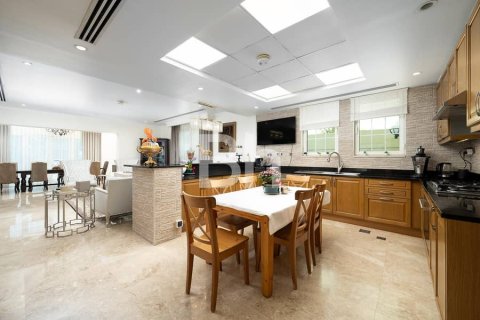 Villa in Jumeirah Park, Dubai 4 bedrooms, 782 sq.m. № 23391 - photo 6